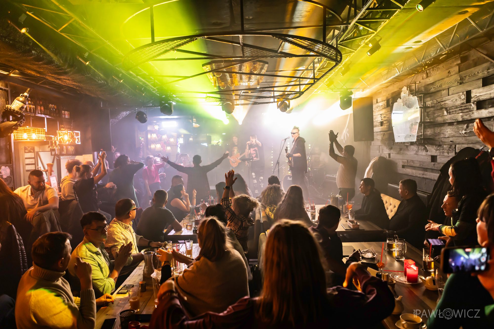 Koncert w Beczce