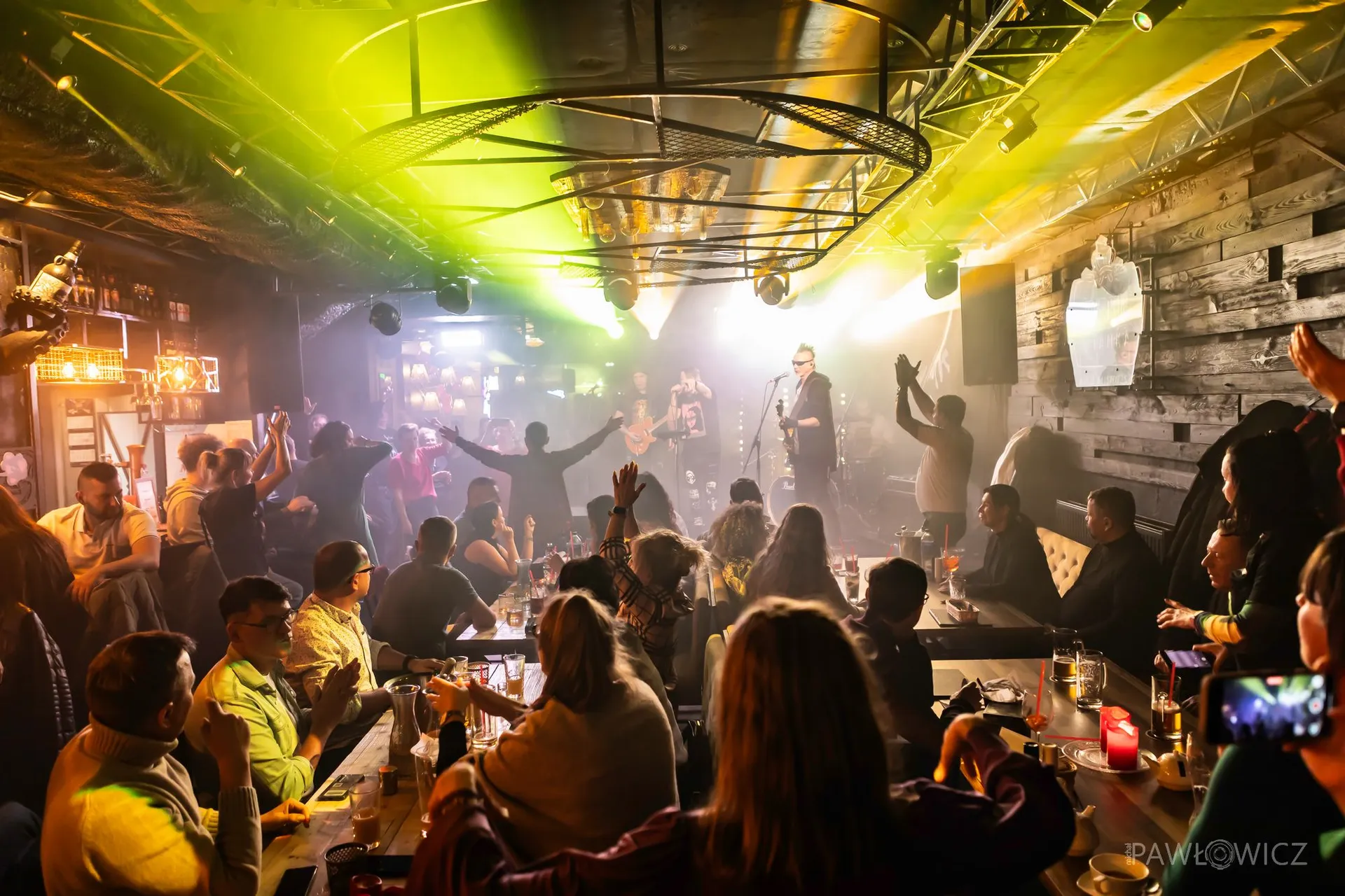 Koncert w Beczce